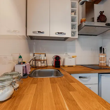 Pit Stop, Al Primo Piano Con Clima E Bagno Privato Homestay