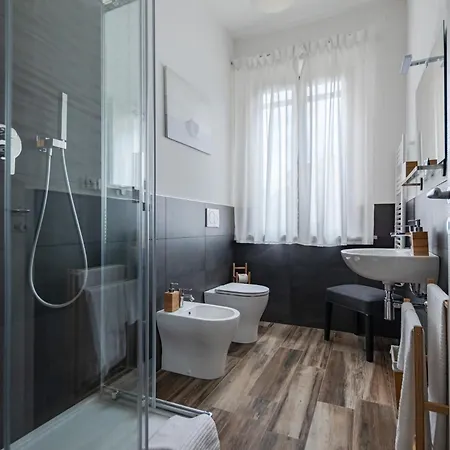 Pit Stop, Al Primo Piano Con Clima E Bagno Privato Πίζα